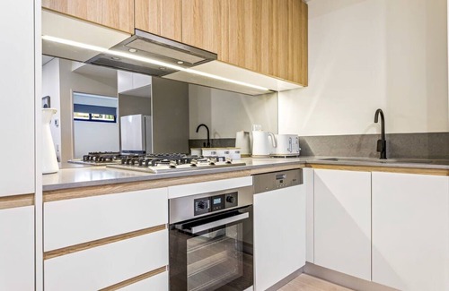 Wollongong CBD Apartment | Hidden Gem on Loftus