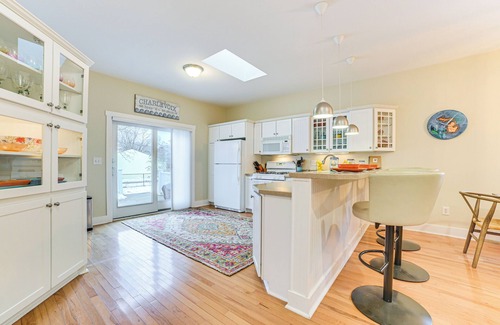 Charlevoix House | Hidden Gem: Steps to Lake Michigan & Downtown!