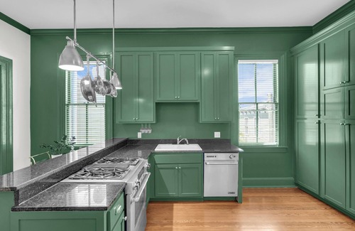 Savannah Victorian District Condo | Hidden Gem w/Incredible Outdoor Living + Steps to Forsyth by Lucky Savannah