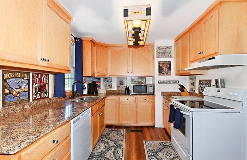 Lanexa Cottage | Hidden Heaven lake house. Quiet private cottage on 1 acre