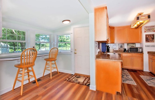 Lanexa Cottage | Hidden Heaven lake house. Quiet private cottage on 1 acre