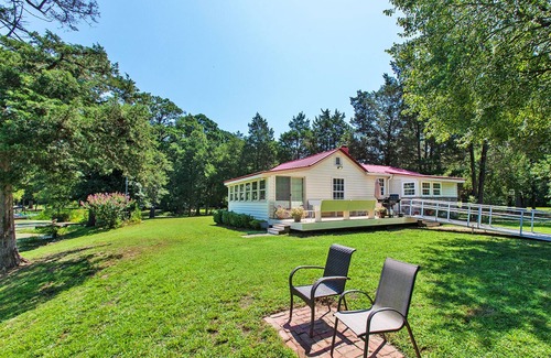 Lanexa Cottage | Hidden Heaven lake house. Quiet private cottage on 1 acre