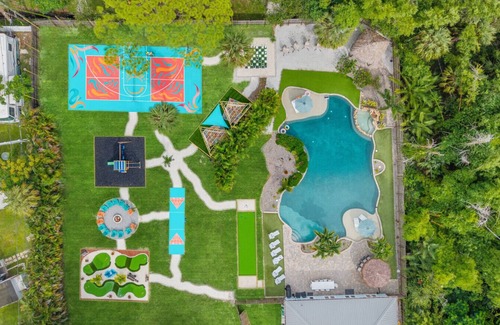 St. Petersburg - Clearwater Apartment | Hidden Lagoon 🌴 Private Resort | Pool, Pickleball, Mini Golf + More!