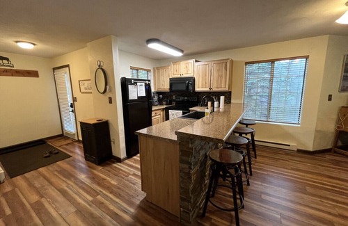Jefferson Township House | 🦌 Hidden Moose – Renovated Retreat | Autumn Views 🍂 & Scenic Resort Trails 🌲