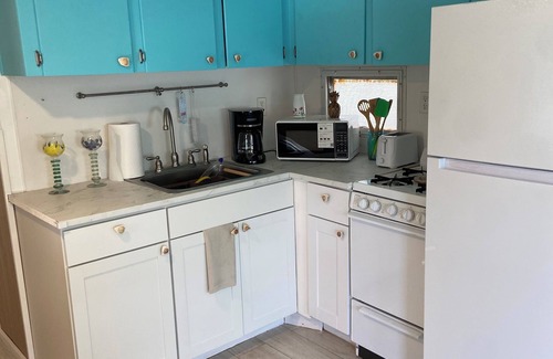 Englewood House | Hidden Oceanfront Seasonal Gem !! Keep your Boat right outside your door!