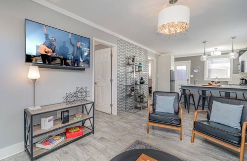 Nashville House | Hidden Pearl-3 Units-Private Patios-Near Broadway