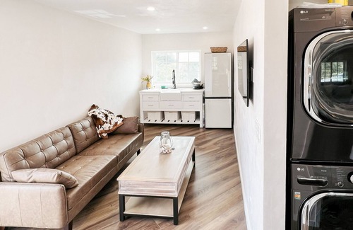 County Property House | Hidden Valley Retreat - Near Beach + Dtwn