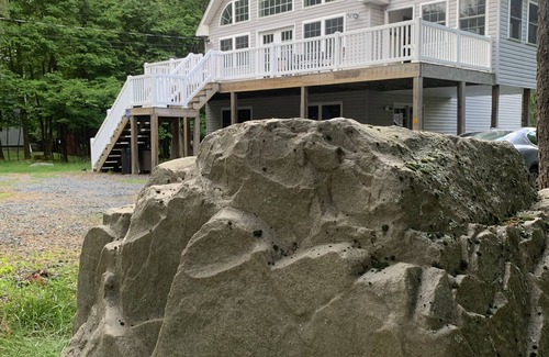 Albrightsville Ski Chalet | Hidden Woods Chalet 6BR on Lake Towamensing 0.5 miles away
