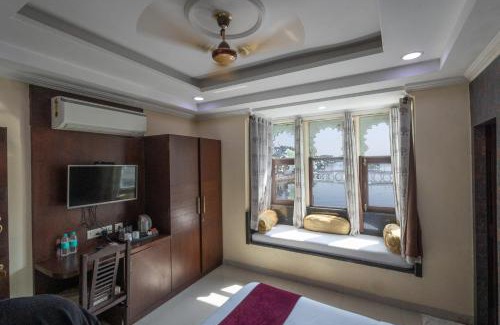 Lake Swaroop Sagar Hotel | Hide-In Udaipur - A Lake View Boutique Hotel