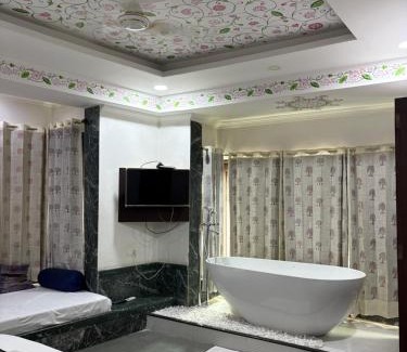 Lake Swaroop Sagar Hotel | Hide-In Udaipur - A Lake View Boutique Hotel