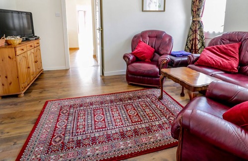 Llanbedr Cottage | HIDEAWAY, family friendly, with a garden in Llanbedr