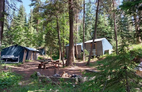 Olney RV Rental | Hideaway Hut 1/ 2 Twins