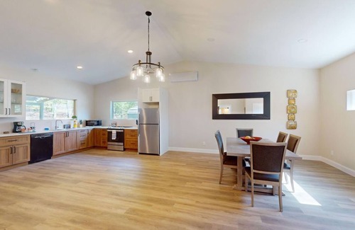 Hochatown Cabin | "Hideout" New 1 Bedroom on 8 Acres. Hot Tub & More!