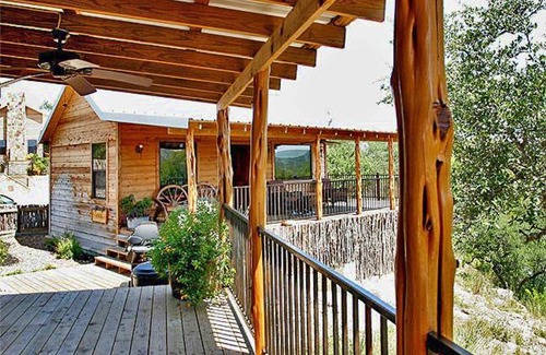 Canyon Lake Hotel | Hideout on the Horseshoe