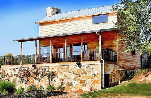 Canyon Lake Hotel | Hideout on the Horseshoe