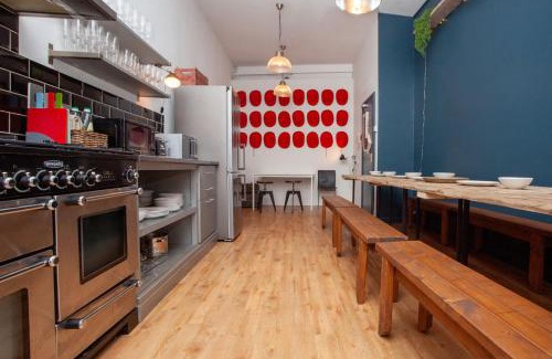 Butetown House | higgihaus #107 Sleeps up to 22 Hens Stags Rugby
