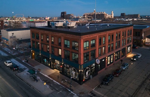 Duluth Apartment | High Ceilings & Windows + Exposed Brick + Central