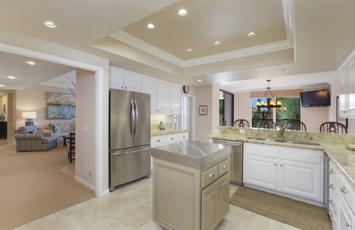 Newport Center Condo | High End Amenities, 2 King BRs, each w/Private Bath, Gated Community, Private Patio in Sea Island