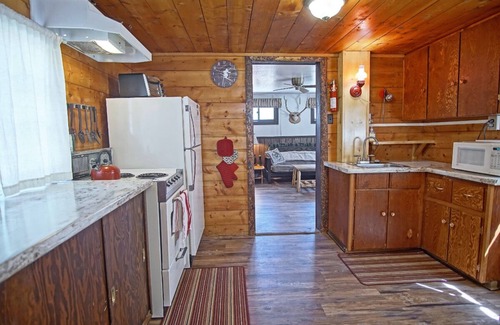 Grand Lake Cabin | High End Cabin - Outdoor Dining, Firepit, Breathtaking Views, Pet Friendly