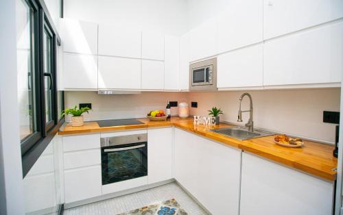 Centro Apartment | High-End Constitution Plaza Apartment - Malaga Center