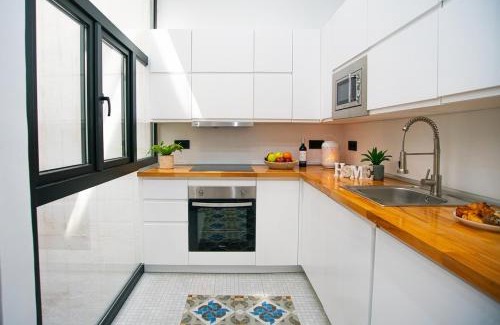 Centro Apartment | High-End Constitution Plaza Apartment - Malaga Center