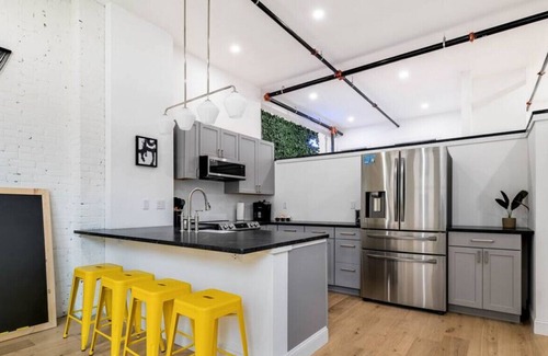 Bangor Apartment | High-End Downtown Apartment | Sleeps 4 | Gym