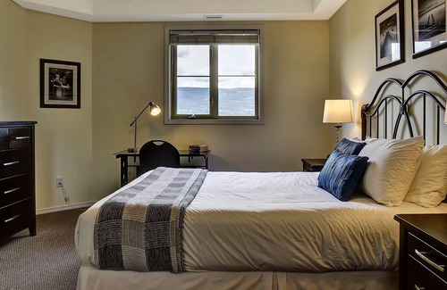 Quail Ridge Condo | High End Family Condo with Pool/Golfing/Gym