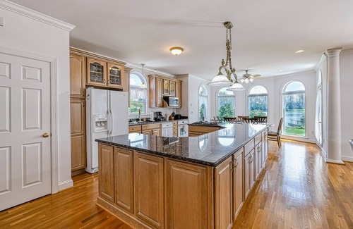 Twin Oaks House | High-end lakefront home with dock, volleyball, Ping-Pong, 2 firepits & kayaks