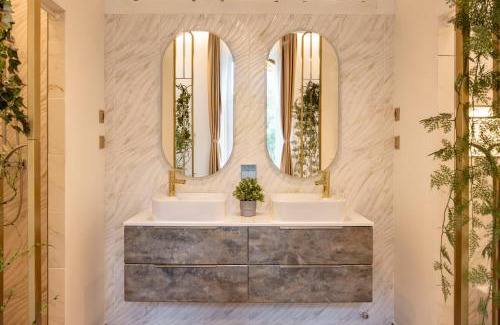 Palace District Apartment | High-end Luxurious Quentin Residence in the Heart of Budapest