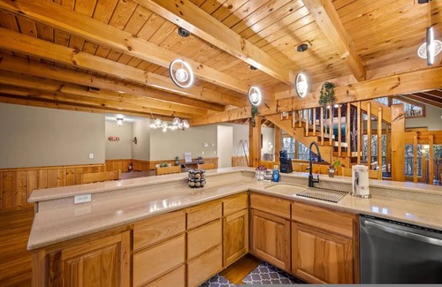 Wears Valley Apartment | High-end Luxury Cabin, Sauna, Hot Tub, Gameroom