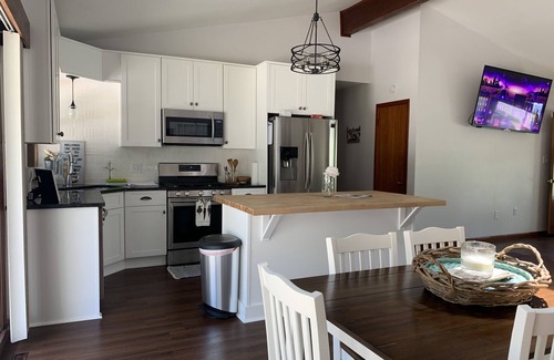 Huron House | High-End Private Pool Retreat ~ Great Location ~ Only 10 Minutes To Cedar Point!