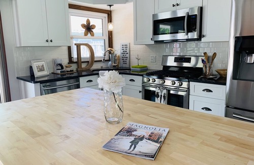 Huron House | High-End Private Pool Retreat ~ Great Location ~ Only 10 Minutes To Cedar Point!