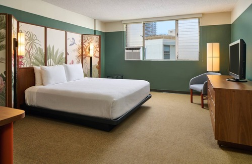 Ala Moana Hotel | High Floor City View King, Elevated Pool Views, Tranquil Koi Gardens