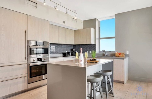 Hollywood South Central Beach Apartment | High Floor with Stunning Views | Amazing Pools