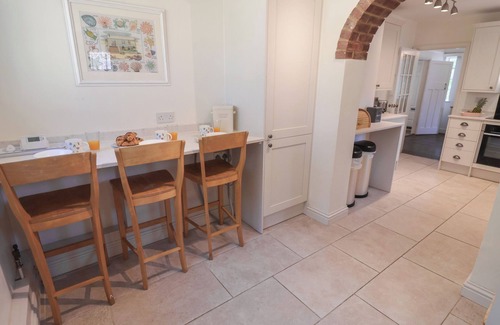 Reydon Cottage | HIGH GROUND, REYDON, pet friendly, with open fire in Reydon