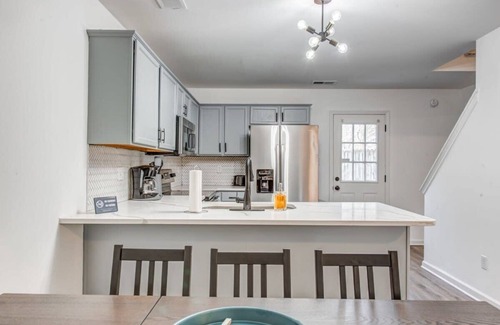 University District House | High Point House Huit Retreat 4