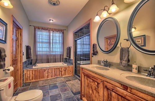 Laurelville Cabin | High Point Retreat! Large open concept. Great for family gatherings!