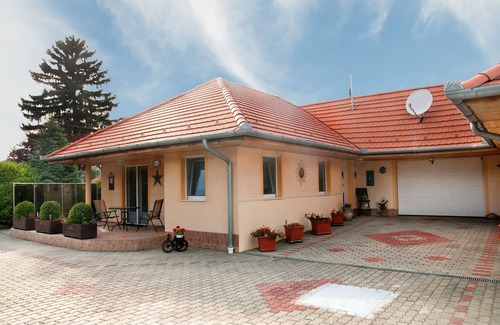 Balatonbereny House | High quality house "Sunshine" for 6 persons, lake 1000m, pool, air conditioning