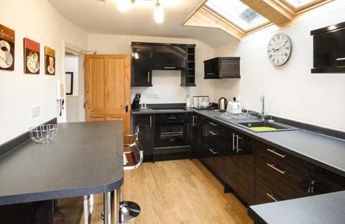 Ambleside Apartment | High Ridge