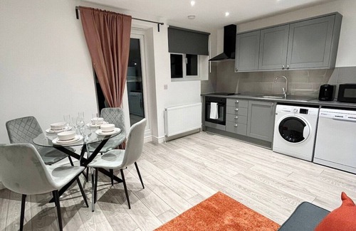 Ealing Apartment | High-Spec Apartment in London - Sleeps 4