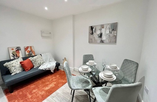 Ealing Apartment | High-Spec Apartment in London - Sleeps 4