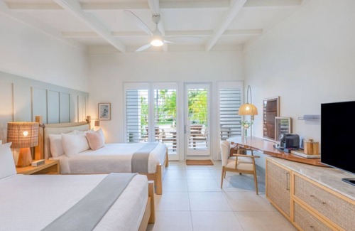 Islamorada Hotel | High Tides and Good Vibes! 4 Spacious Units, Outdoor Pool, Free Parking
