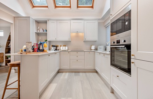 Sandbanks Villa | High Tides Elegant & Modern 4-Bedroom Villa in Sandbanks