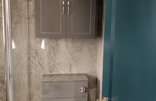 High Wycombe Apartment | High Wycombe - 1Bed Apartment - Sleeps 3 - Parking