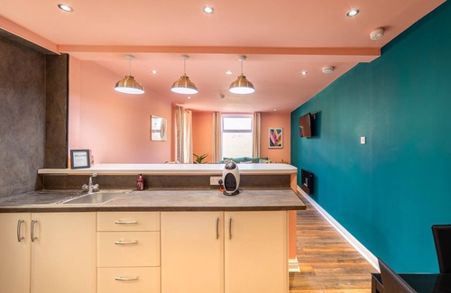 Thornton-Cleveleys Apartment | HIGHCLIFFE EMERALD SUITE - BEACHFRONT - SLEEPS 8