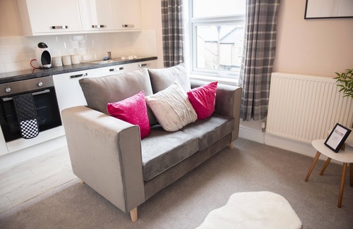 Thornton-Cleveleys Apartment | HIGHCLIFFE PEBBLE SUITE - 1 BED APT - BEACH FRONT CLEVELEYS