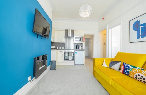 Thornton-Cleveleys Apartment | HIGHCLIFFE SEAVIEW SUITE - BEACH - PERFECT RETREAT