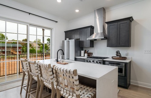 Tuscaloosa House | Highend Stadium View Home, Pool & Game Room Garage