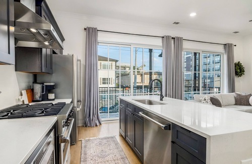 Druid City House | Highend Stadium View Home, Pool & Game Room Garage