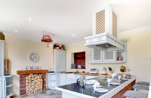 Bishopston House | Highfield House in the beautiful Swansea